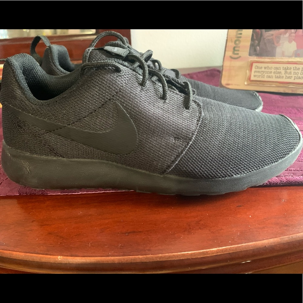 Roshi Nike womens